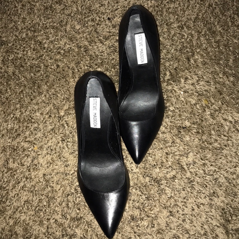 Steve Madden Black Pumps